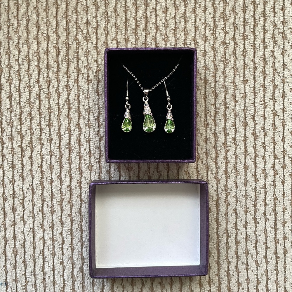 Elegant Green Crystal Pendant Jewelry Set with Necklace and Earrings
